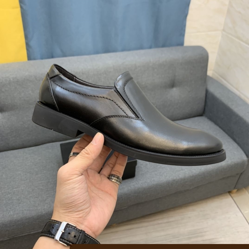 Pra*a leather shoes